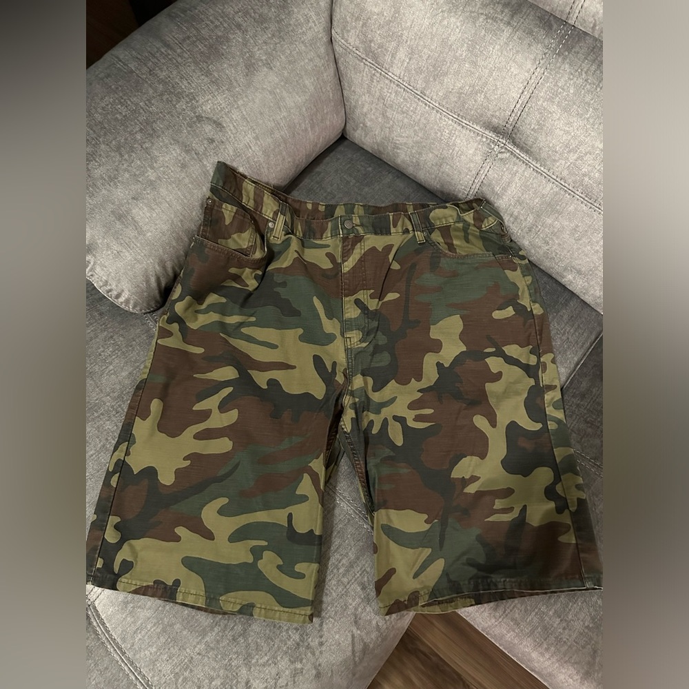 Levi’s 569 camo jean shorts size 44 - Picture 1 of 3